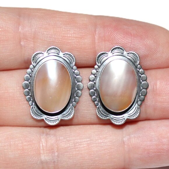 Vintage Sterling Silver Southwestern Mother of Pearl Earrings Q.T - Picture 5 of 5
